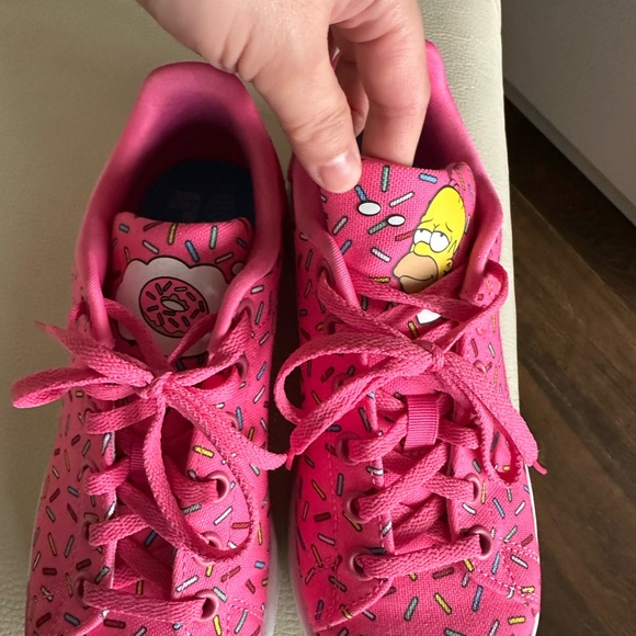 Simpsons Adidas shoes 6 women’s, 4 men’s - Picture 2 of 5